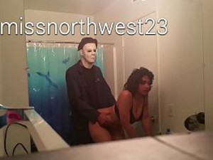 Извращенец в маске ебет только армянок пробираясь к ним в спальню без спроса